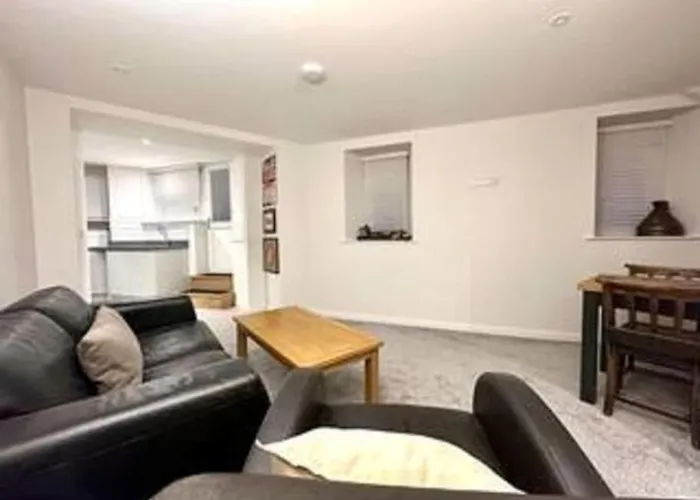Modern Ground Floor Apartment